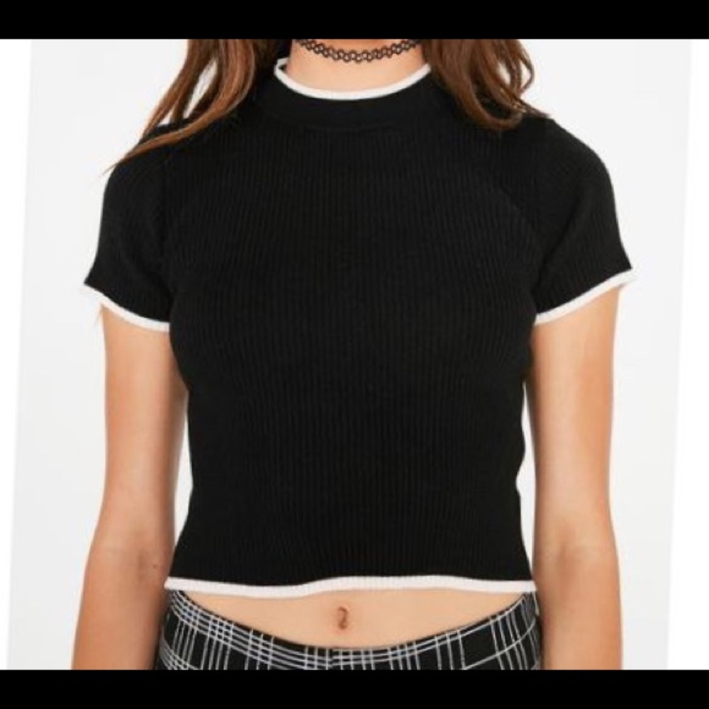 Cut out back baby tee